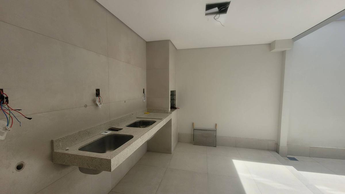 Casa, Quitandinha, 3 Quartos, 2 Vagas, 1 Suíte