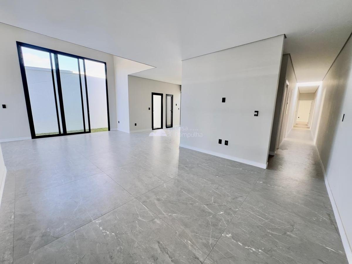 Casa, Trevo, 4 Quartos, 3 Vagas, 3 Suítes