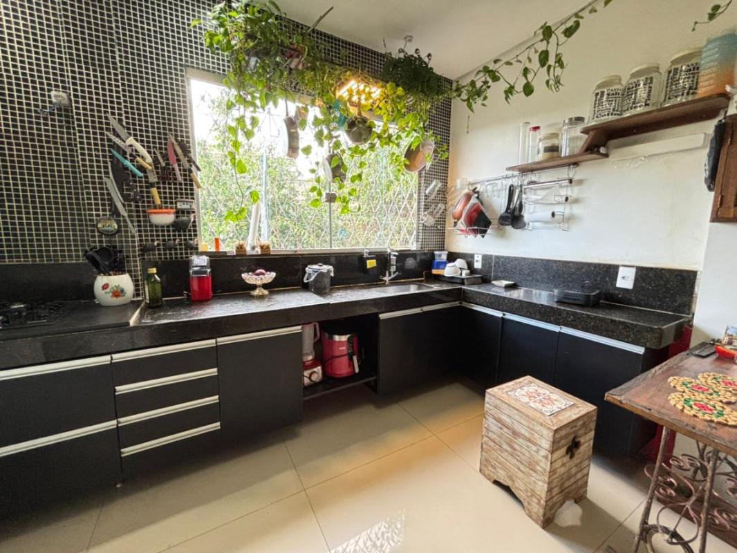 Casa, Cachoeirinha, 3 Quartos, 1 Vaga, 1 Suíte