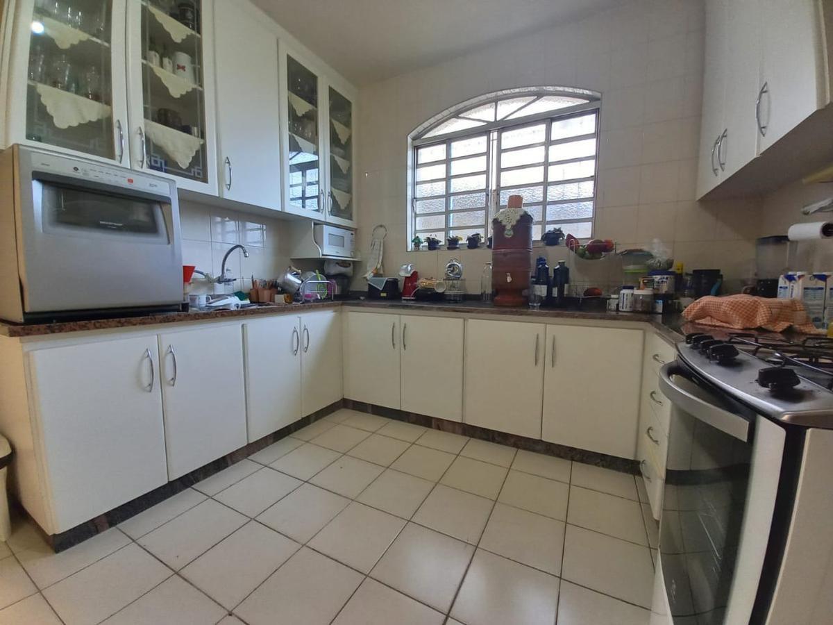 Casa, Castelo, 3 Quartos, 4 Vagas, 1 Suíte