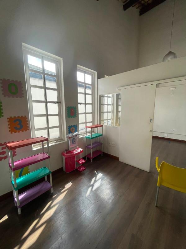 Casa Comercial, Candelária, 4 Quartos, 0 Vaga, 1 Suíte