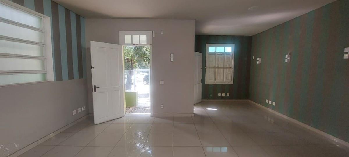 Casa Comercial, Funcionários, 0 Quarto, 0 Vaga