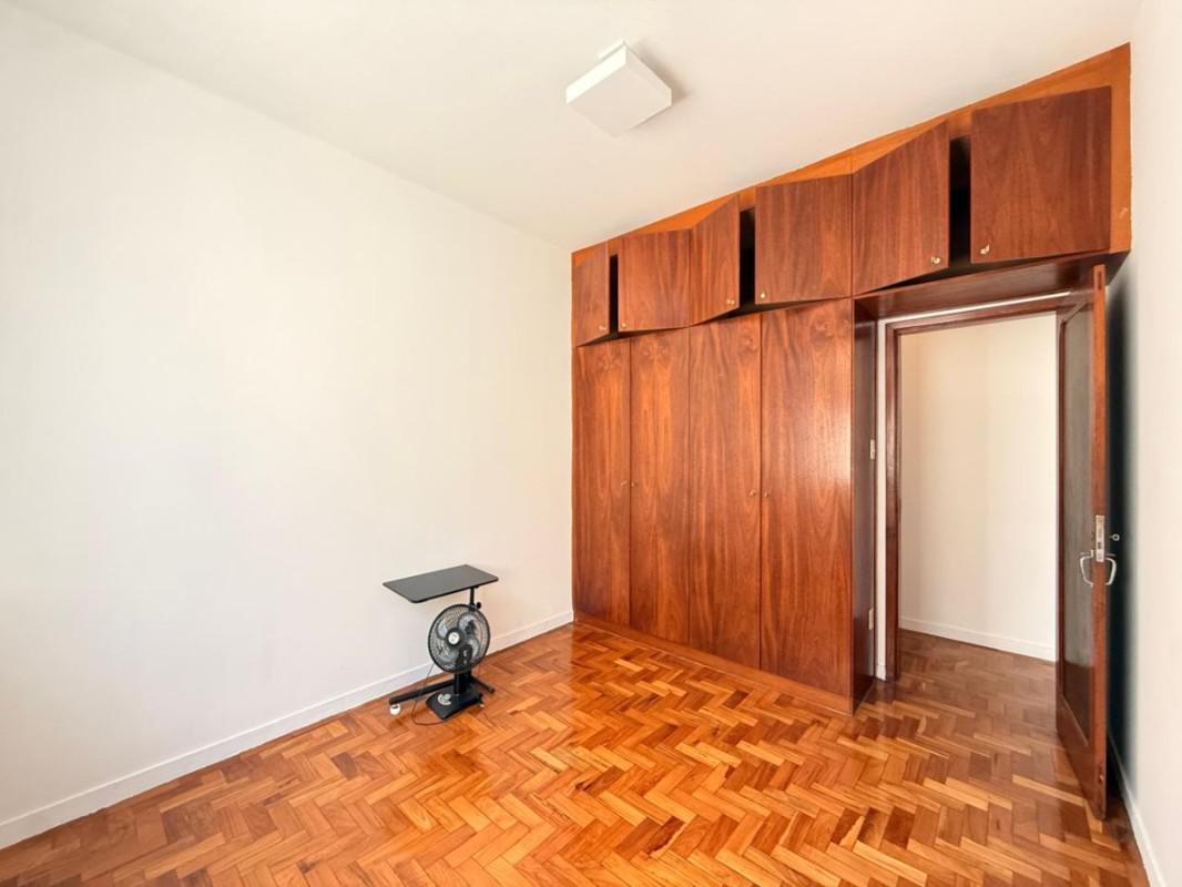 Apartamento, Sagrada Família, 2 Quartos, 1 Vaga
