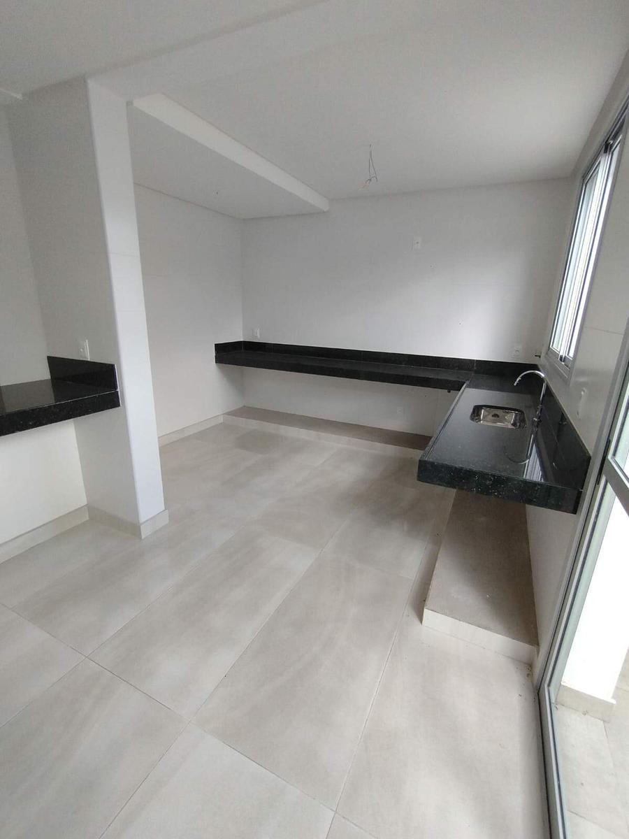 Casa, Centro, 3 Quartos, 2 Vagas, 1 Suíte