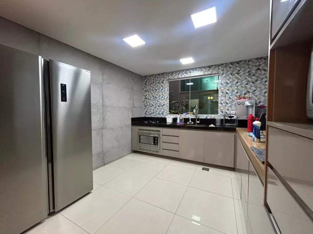 Casa, Teixeira Dias, 3 Quartos, 5 Vagas, 1 Suíte