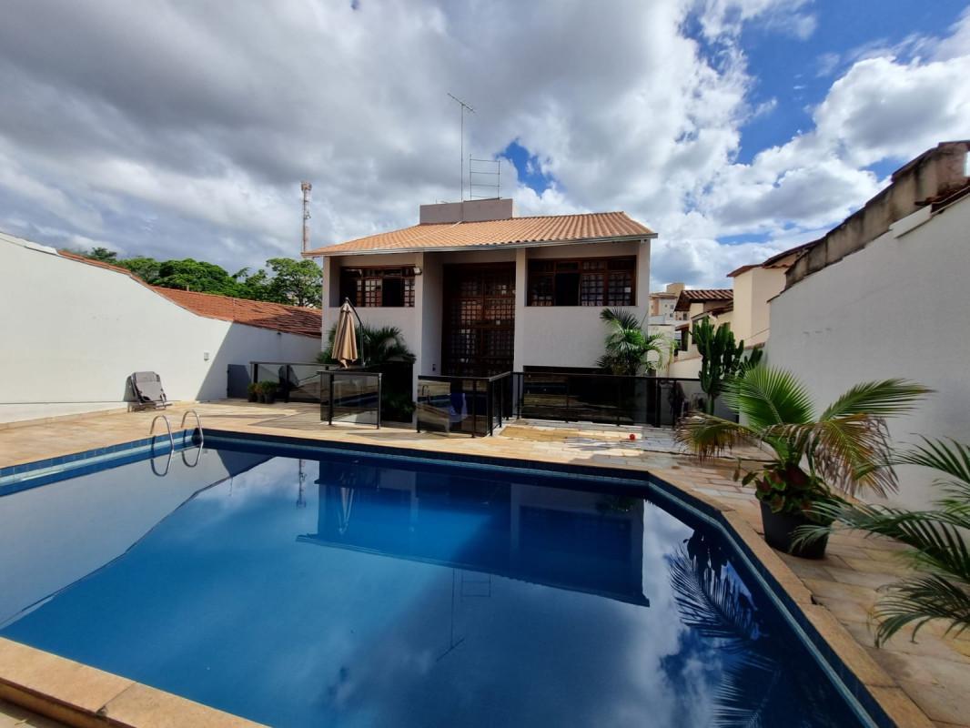 Casa, Jardim Riacho das Pedras, 3 Quartos, 4 Vagas, 2 Suítes