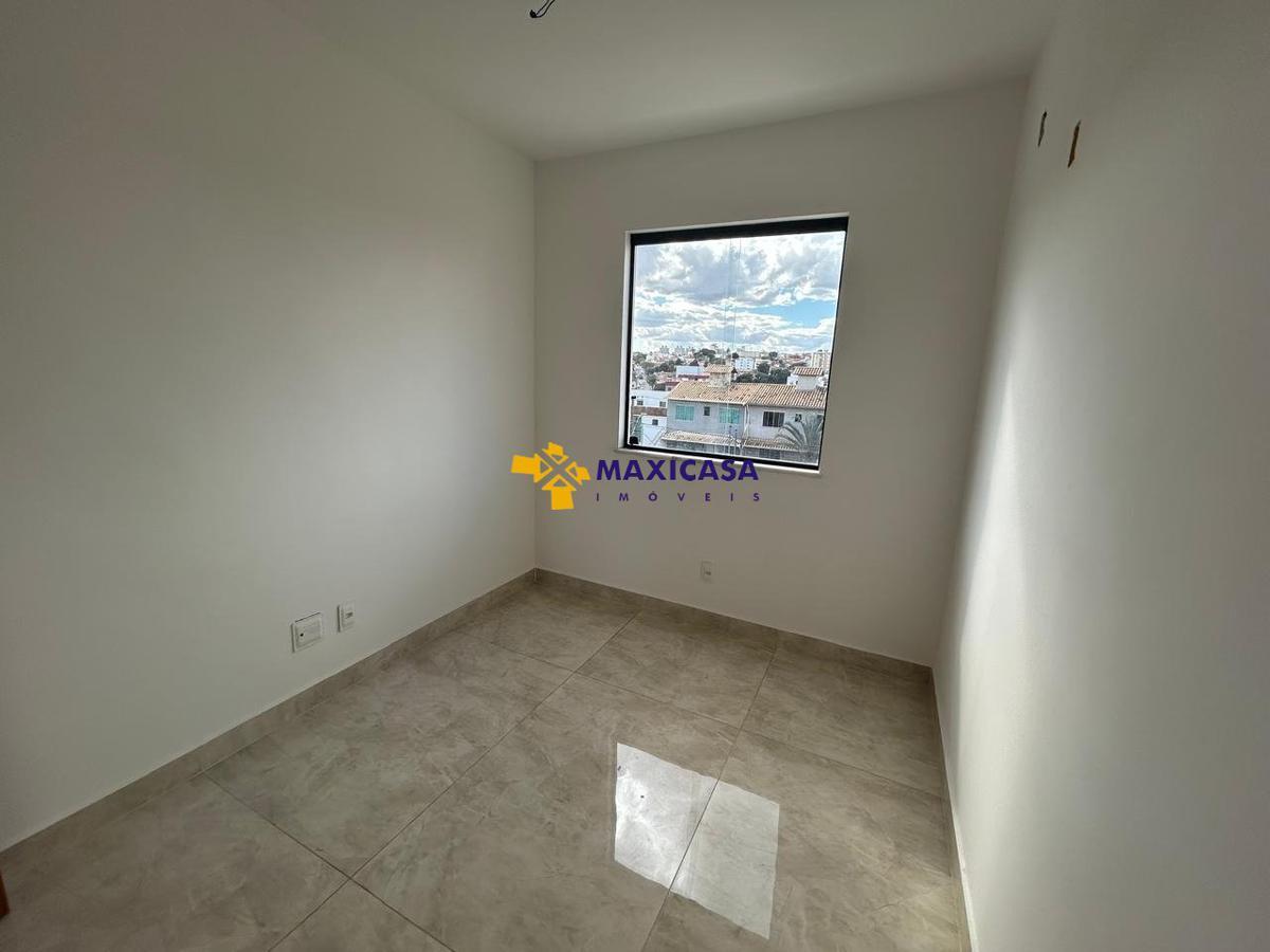 Casa, Santa Branca, 3 Quartos, 2 Vagas, 1 Suíte