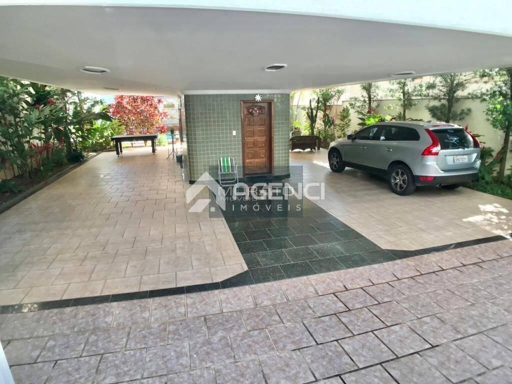 Casa, Castelo, 4 Quartos, 0 Vaga, 1 Suíte