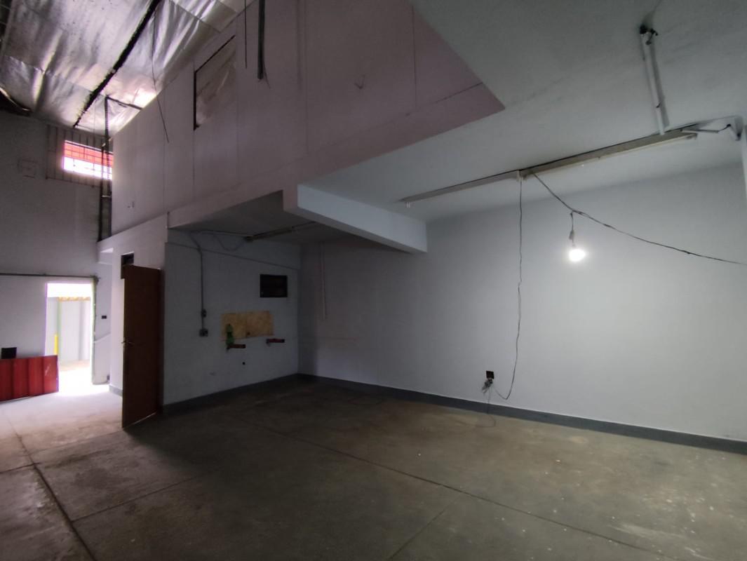 Galpão, Padre Eustáquio, 0 Quarto, 10 Vagas