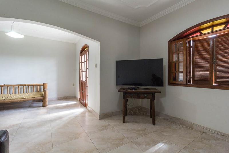 Casa, Califórnia, 4 Quartos, 2 Vagas, 1 Suíte