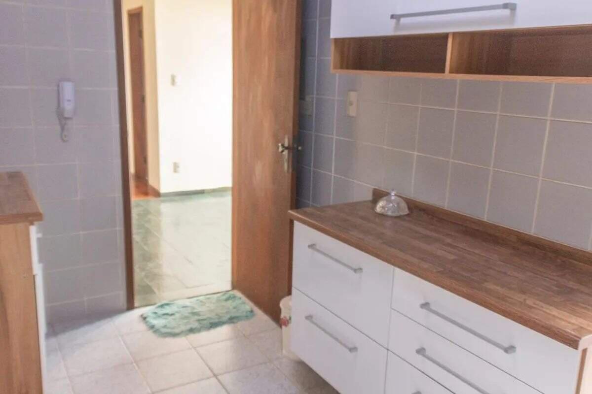 Apartamento, Estoril, 4 Quartos, 2 Vagas, 1 Suíte