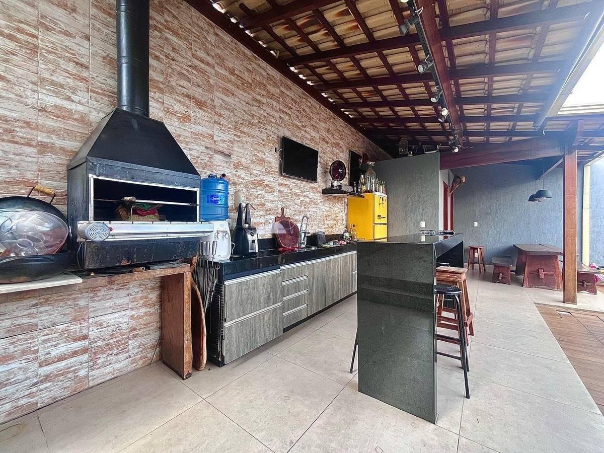 Casa, Santa Branca, 3 Quartos, 4 Vagas, 1 Suíte