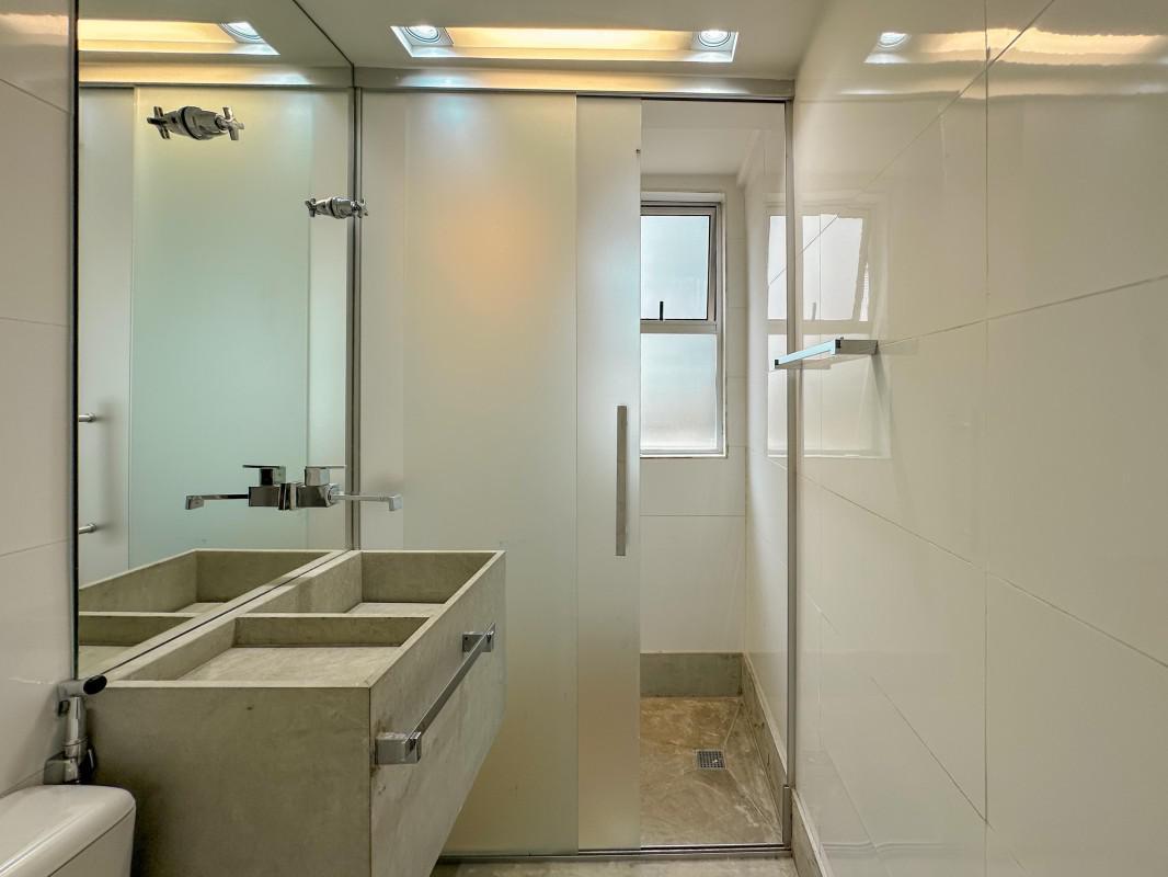 Cobertura, Funcionários, 2 Quartos, 2 Vagas, 2 Suítes