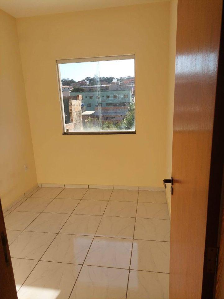 Casa, San Remo, 2 Quartos, 2 Vagas, 0 Suíte