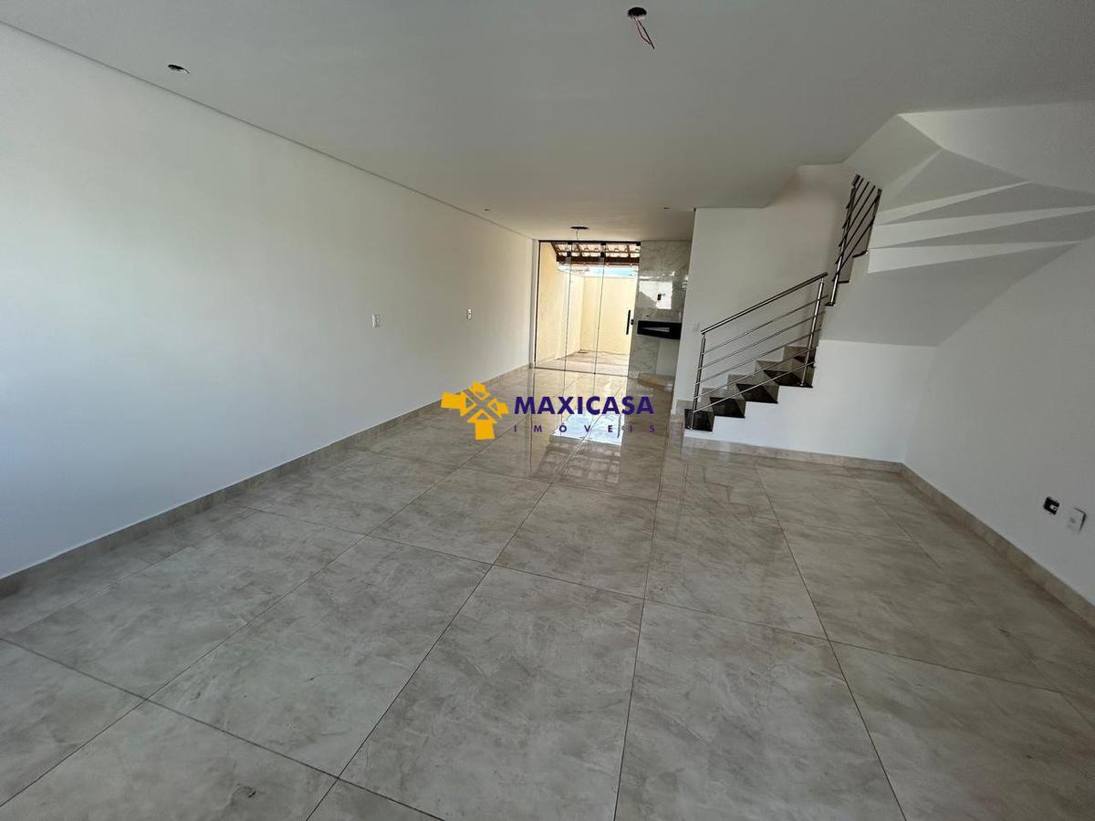 Casa, Santa Branca, 3 Quartos, 2 Vagas, 1 Suíte