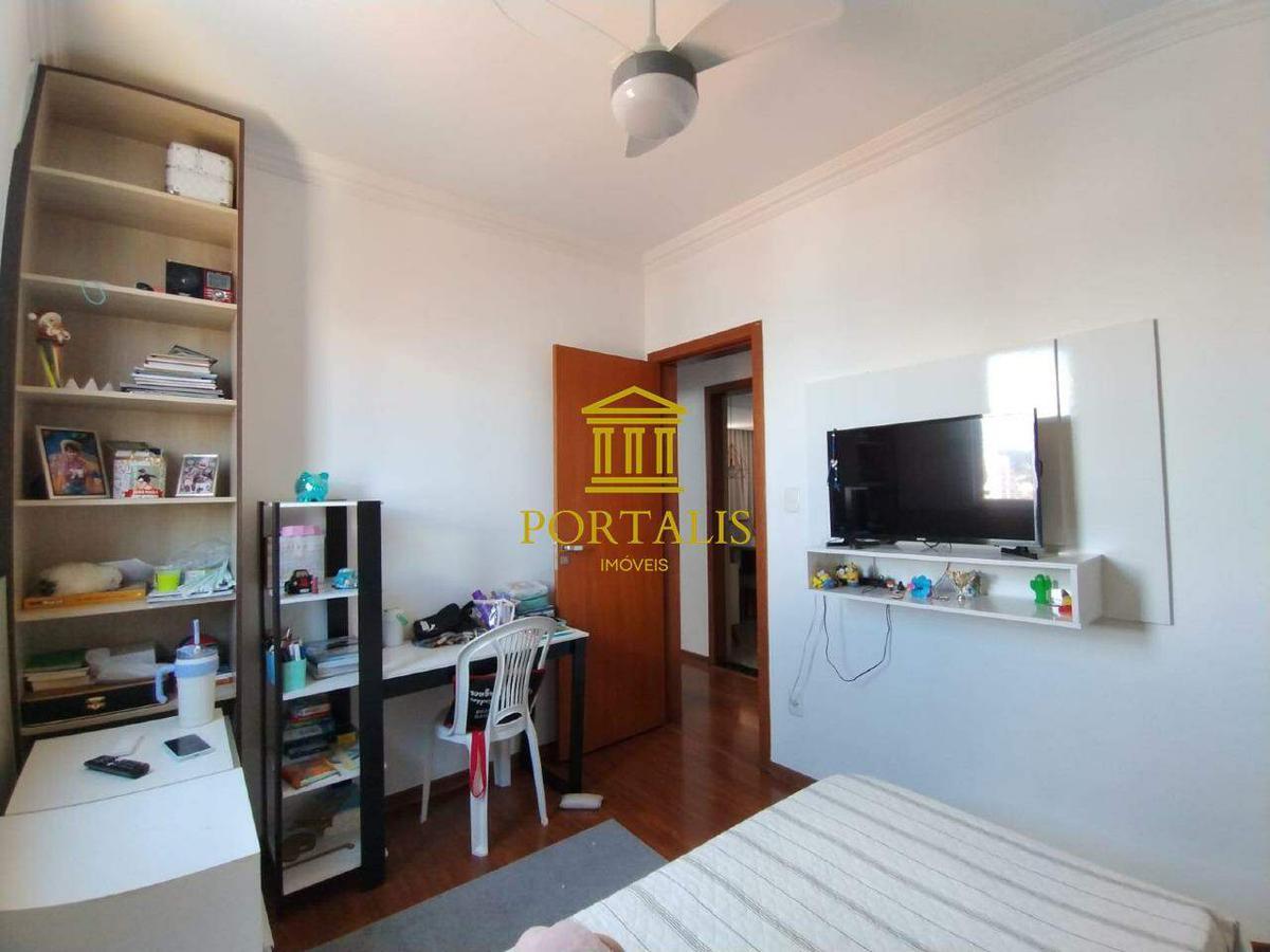 Apartamento, Sagrada Família, 3 Quartos, 2 Vagas, 1 Suíte