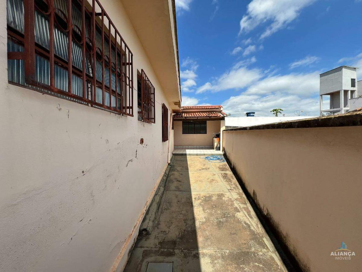 Casa, Centro, 3 Quartos, 4 Vagas, 2 Suítes