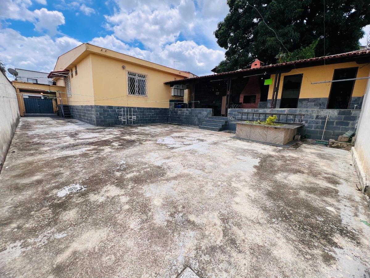 Casa, Floramar, 3 Quartos, 4 Vagas, 1 Suíte