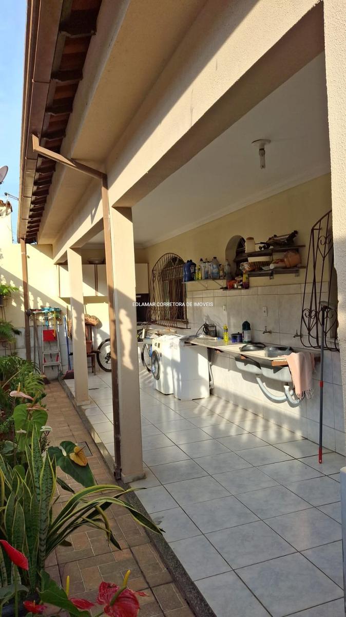 Casa, Industrial, 3 Quartos, 6 Vagas, 1 Suíte