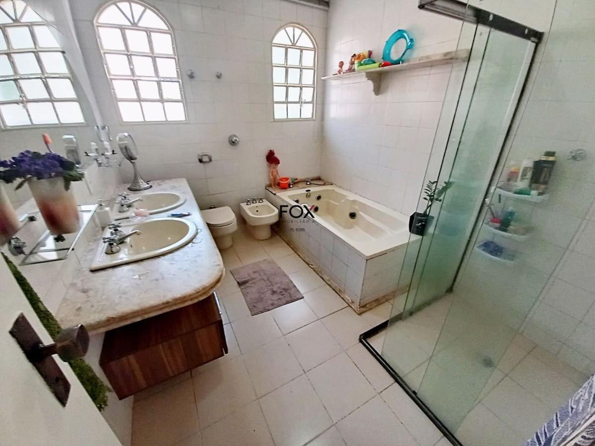 Casa, Santa Lúcia, 5 Quartos, 4 Vagas, 2 Suítes