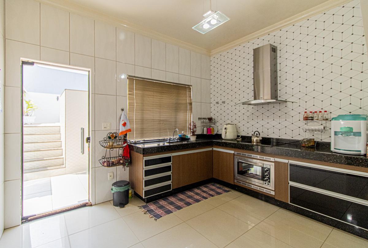 Casa, Granja Ouro Branco, 3 Quartos, 10 Vagas, 1 Suíte