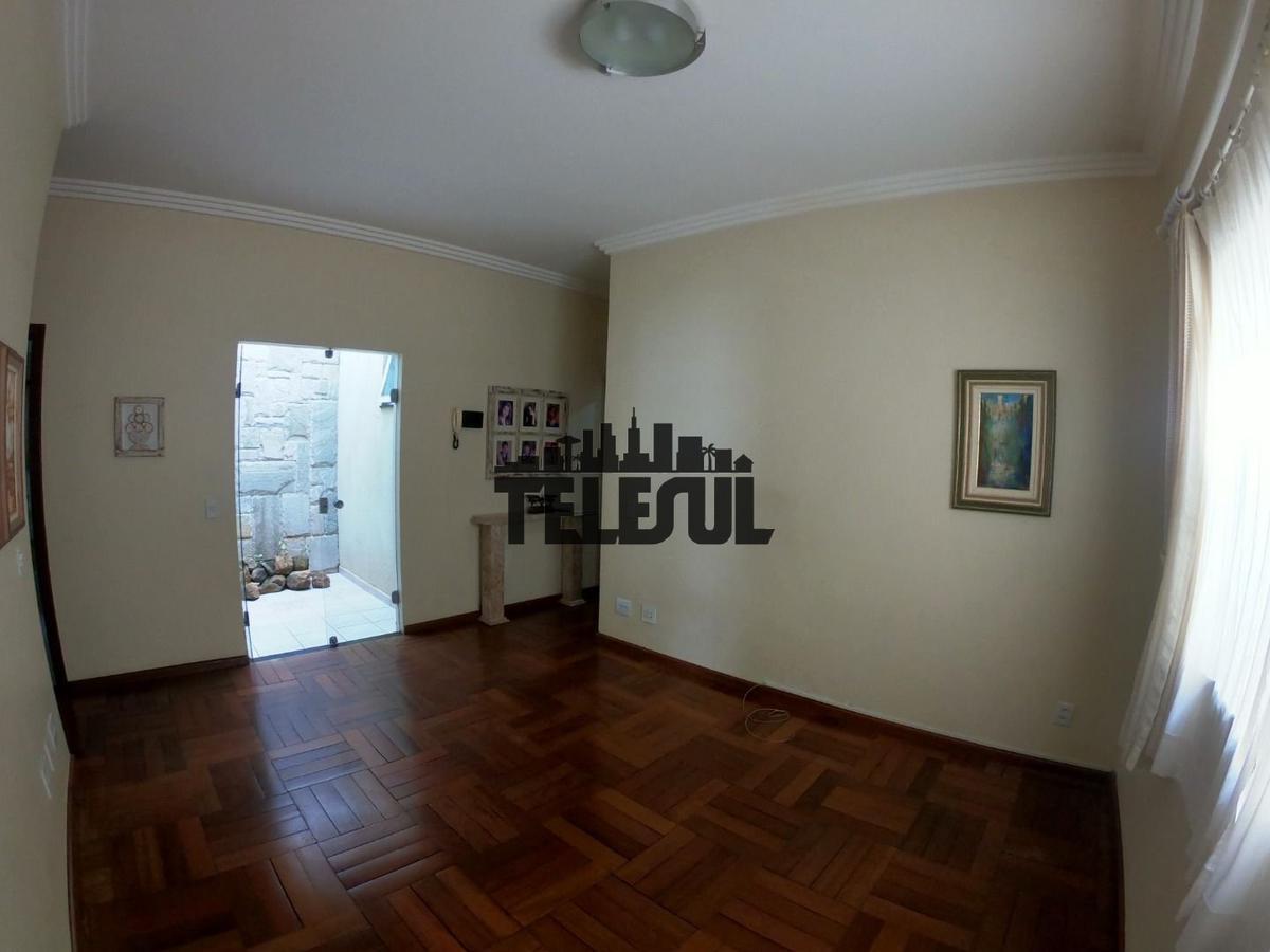 Casa, Centro, 3 Quartos, 2 Vagas, 1 Suíte