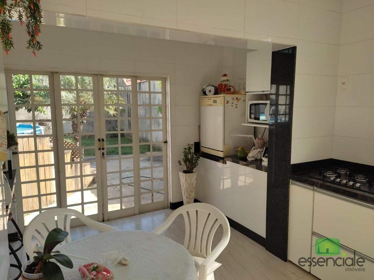 Casa, Arvoredo, 4 Quartos, 5 Vagas, 1 Suíte