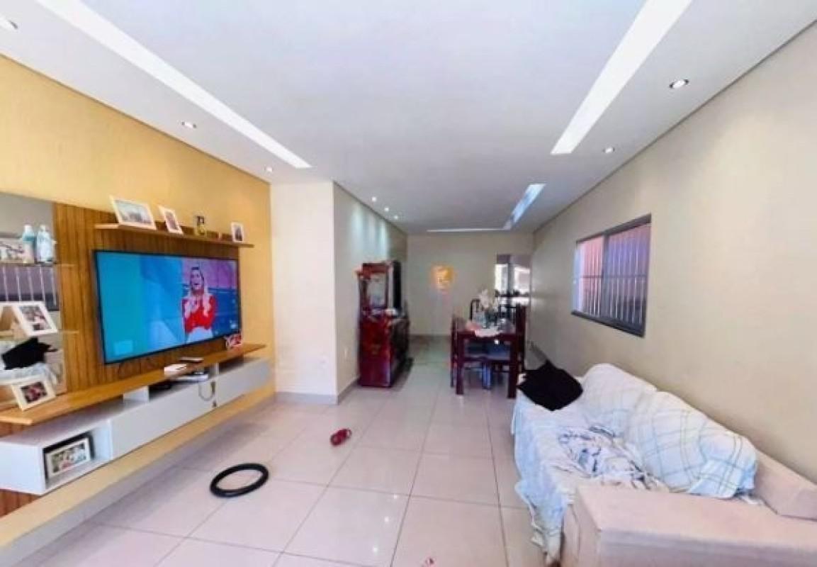Casa, Céu Azul, 3 Quartos, 5 Vagas, 1 Suíte