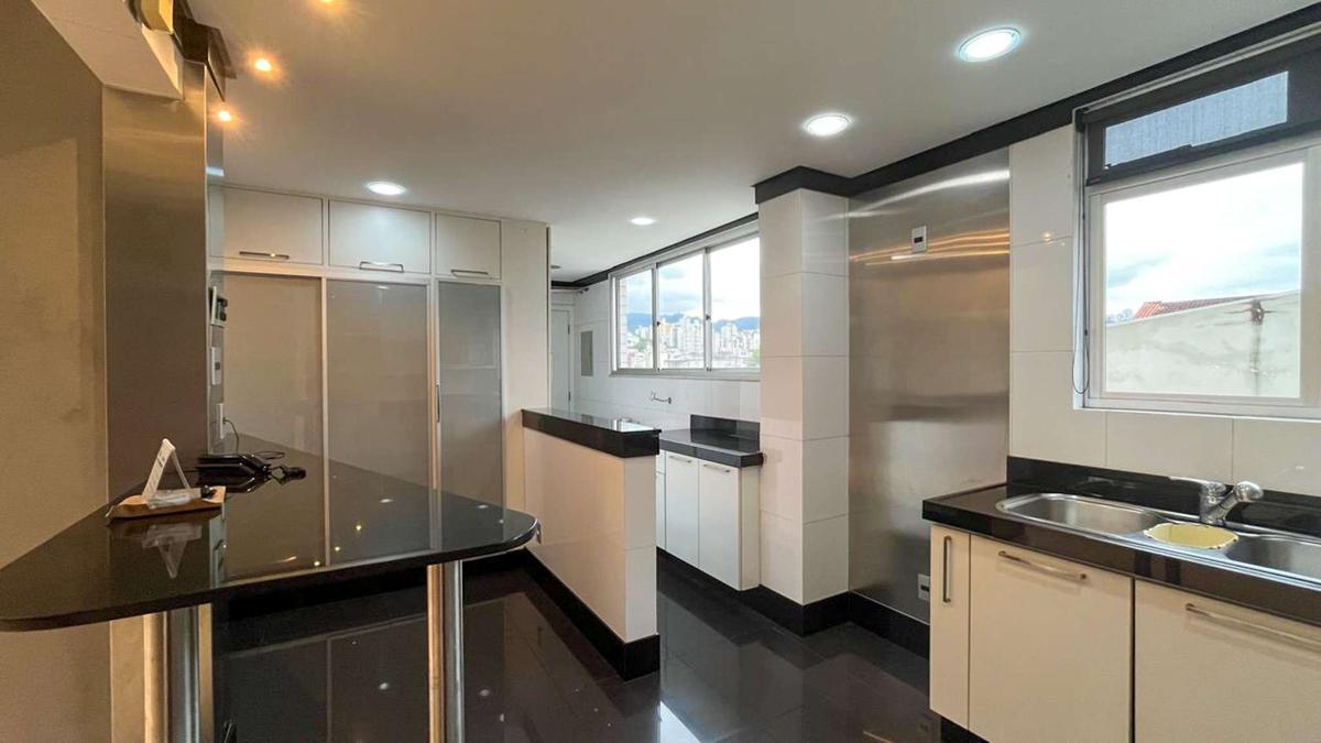 Apartamento, Coração de Jesus, 4 Quartos, 3 Vagas, 1 Suíte
