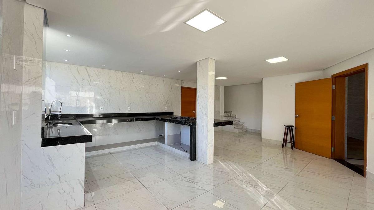 Casa, Estoril, 3 Quartos, 6 Vagas, 1 Suíte