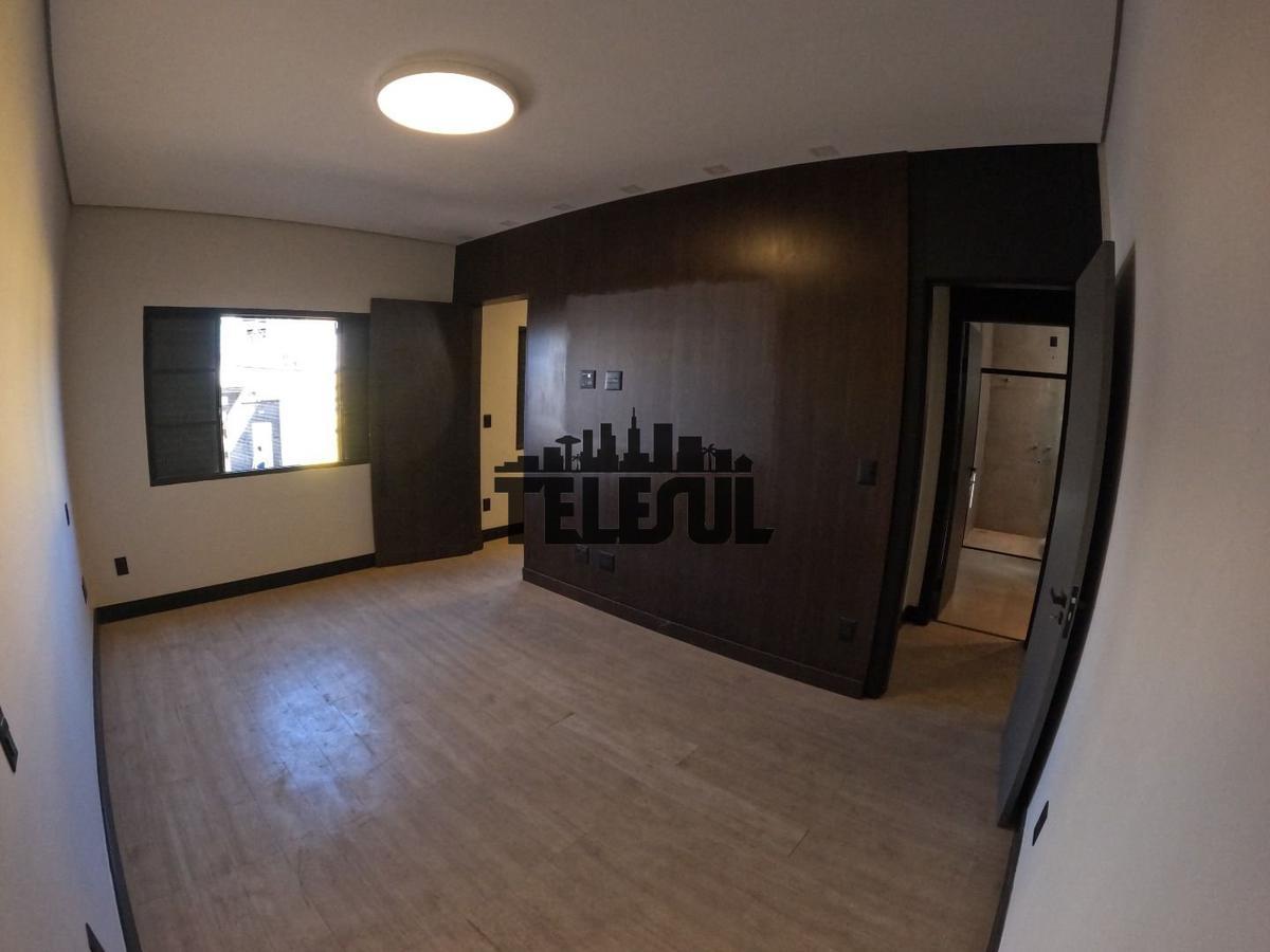 Casa, Centro, 2 Quartos, 3 Vagas, 1 Suíte