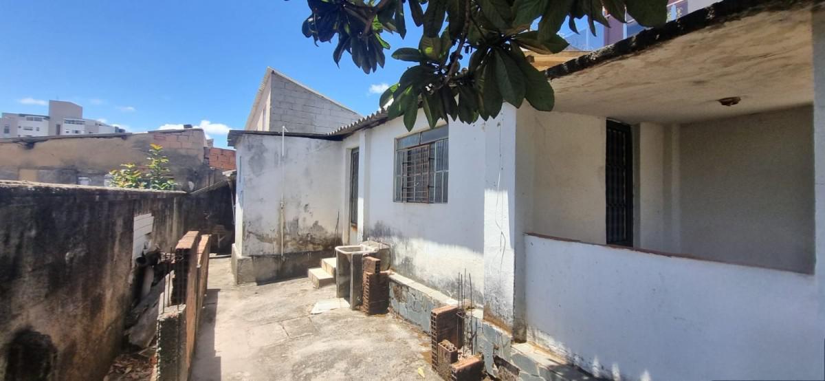 Casa, Sagrada Família, 5 Quartos, 0 Vaga, 1 Suíte