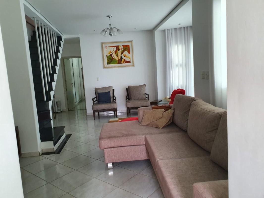 Casa, Milionários, 4 Quartos, 3 Vagas, 1 Suíte