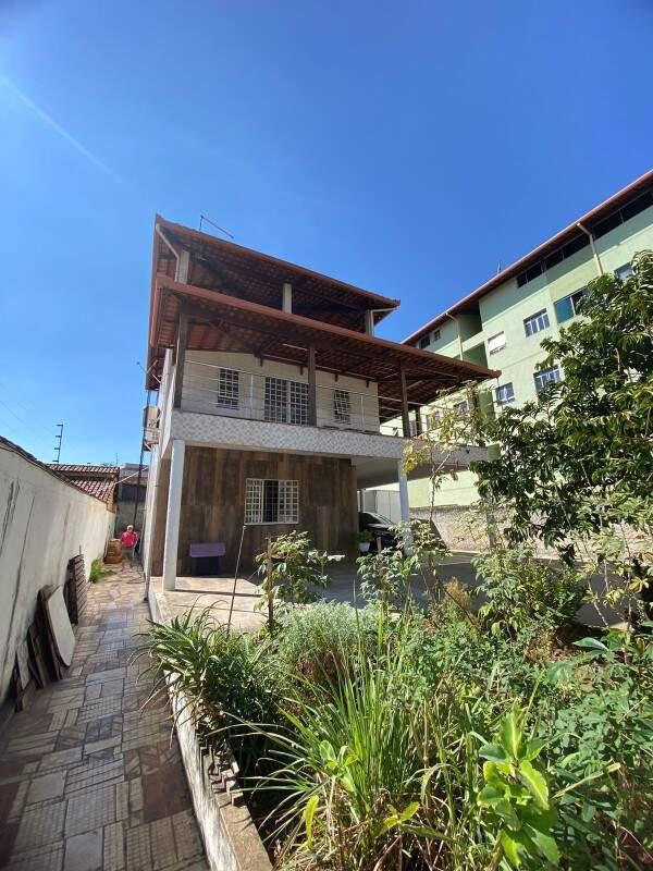 Casa, Jardim Riacho das Pedras, 4 Quartos, 10 Vagas, 2 Suítes