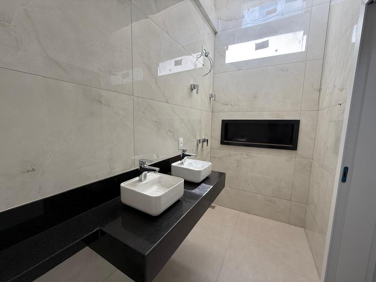 Casa, Nova Floresta, 4 Quartos, 3 Vagas, 2 Suítes