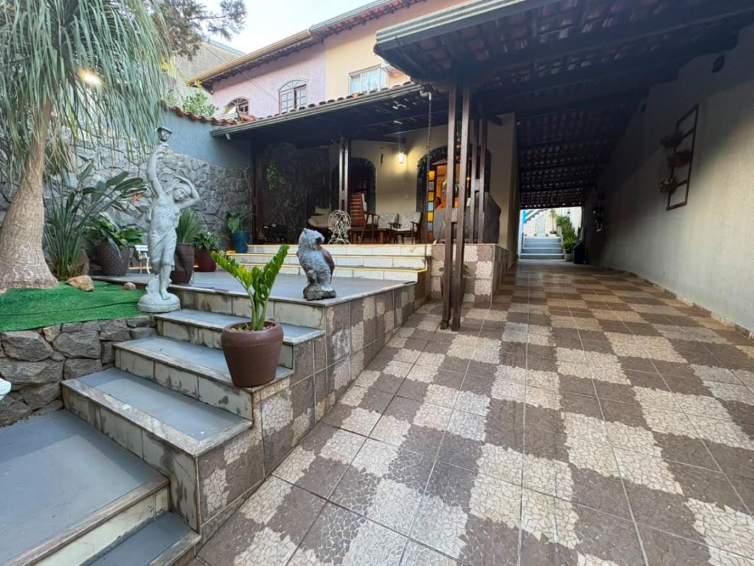 Casa, Teixeira Dias (barreiro), 3 Quartos, 3 Vagas, 1 Suíte