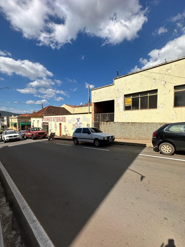 Casa, Centro, 4 Quartos, 0 Vaga