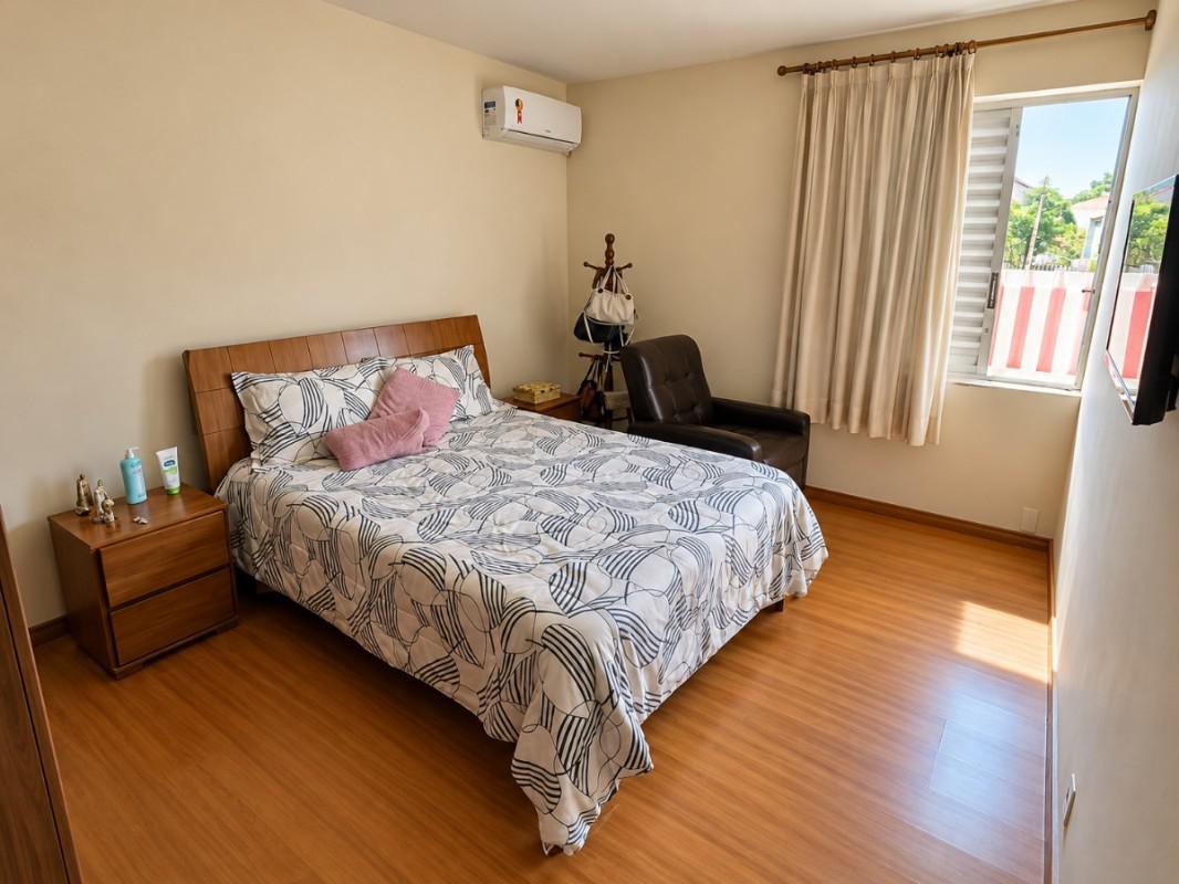 Casa, Jaraguá, 5 Quartos, 4 Vagas, 1 Suíte