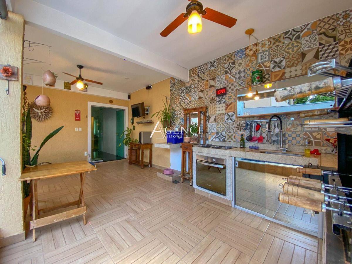 Casa, Paquetá, 4 Quartos, 0 Vaga, 0 Suíte