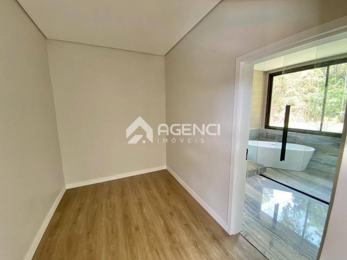 Casa, Alphaville - Lagoa dos Ingleses, 4 Quartos, 0 Vaga, 4 Suítes