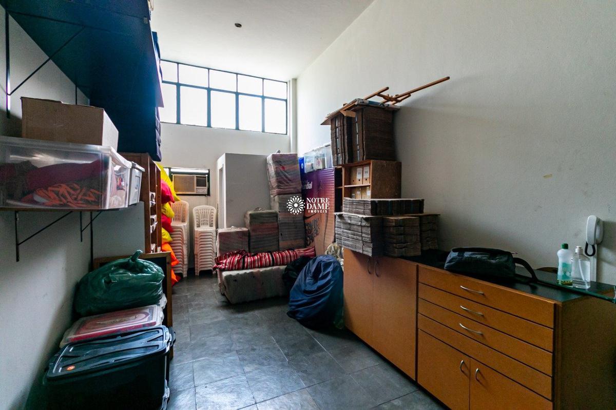 Galpão, Cinquentenário, 0 Quarto, 12 Vagas