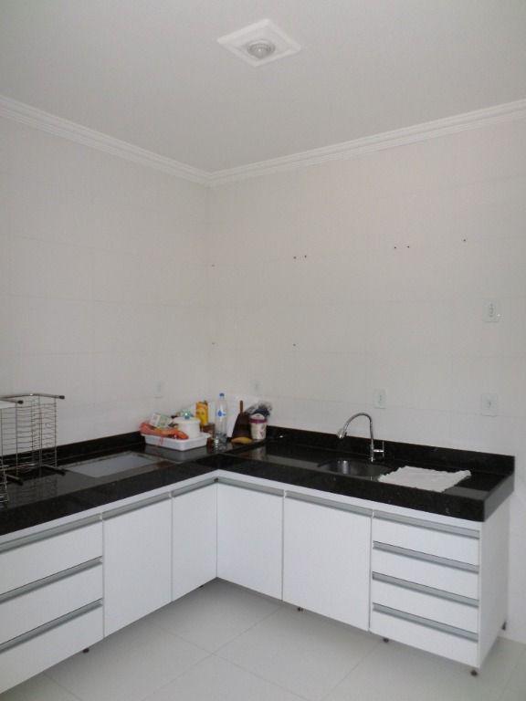 Casa, Centro, 5 Quartos, 0 Vaga, 1 Suíte