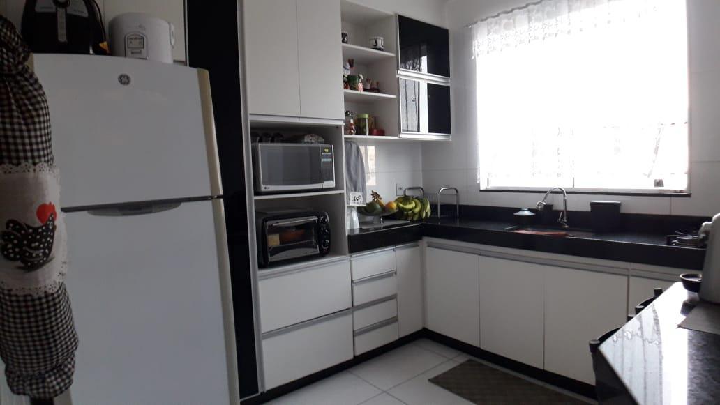 Casa, Europa, 3 Quartos, 4 Vagas, 1 Suíte