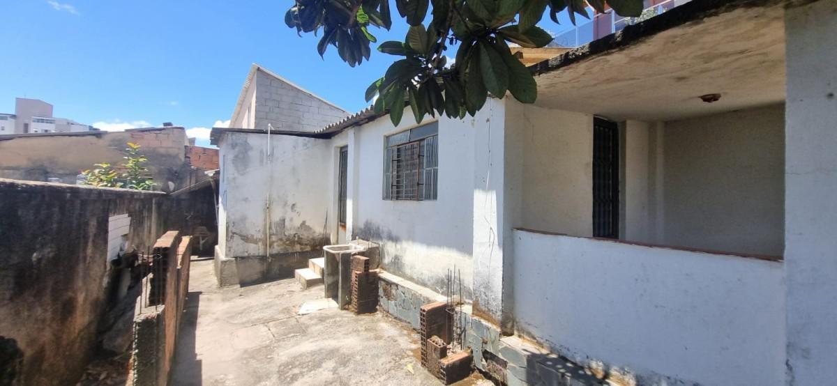 Casa, Sagrada Família, 5 Quartos, 0 Vaga, 1 Suíte