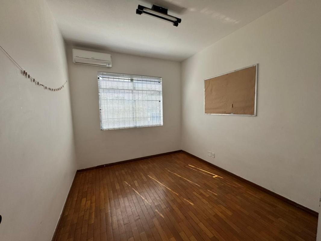 Prédio, Colégio Batista, 0 Quarto, 0 Vaga