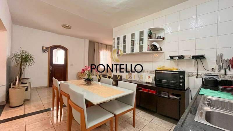 Casa, Buritis, 5 Quartos, 0 Vaga, 1 Suíte