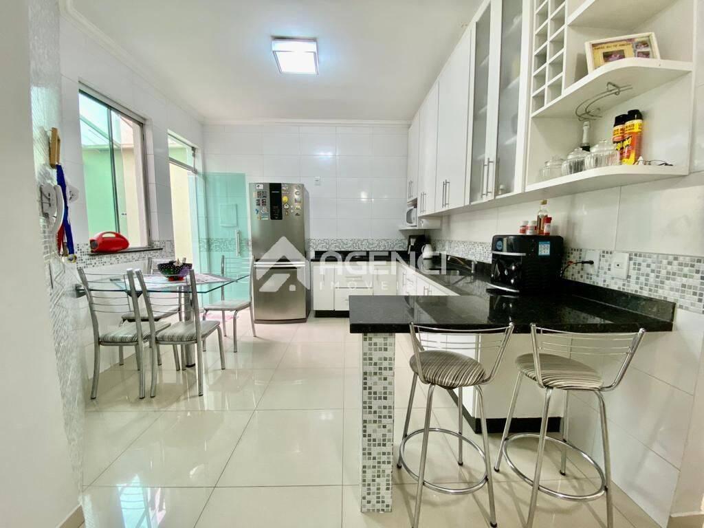 Casa, Cabral, 3 Quartos, 0 Vaga, 1 Suíte