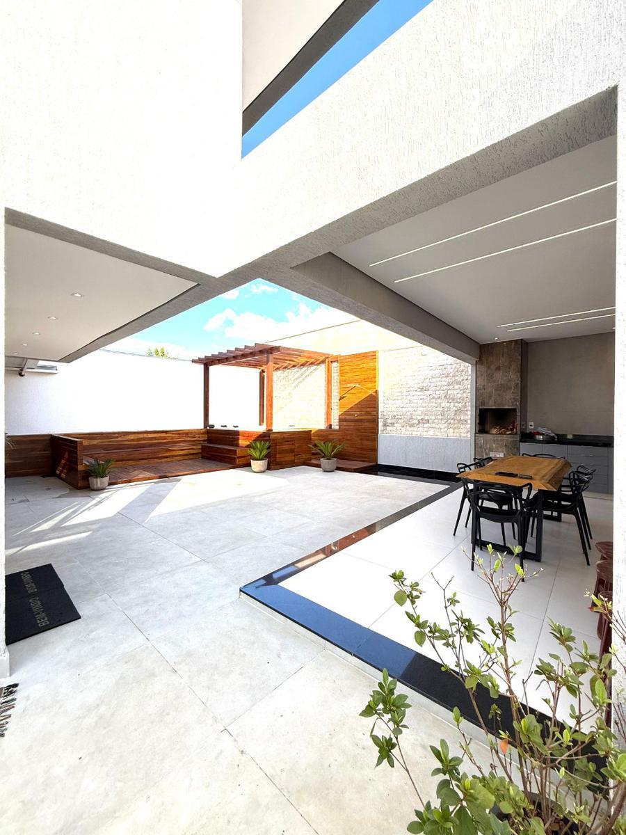 Casa, Trevo, 3 Quartos, 4 Vagas, 1 Suíte