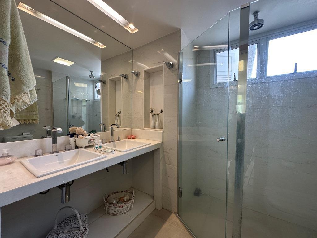 Casa, Floresta, 3 Quartos, 1 Vaga, 3 Suítes