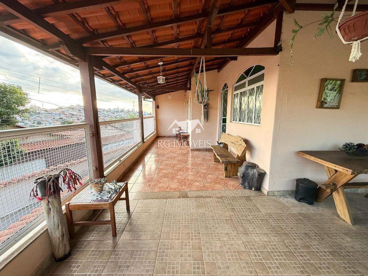 Casa, Araguaia, 4 Quartos, 3 Vagas, 1 Suíte